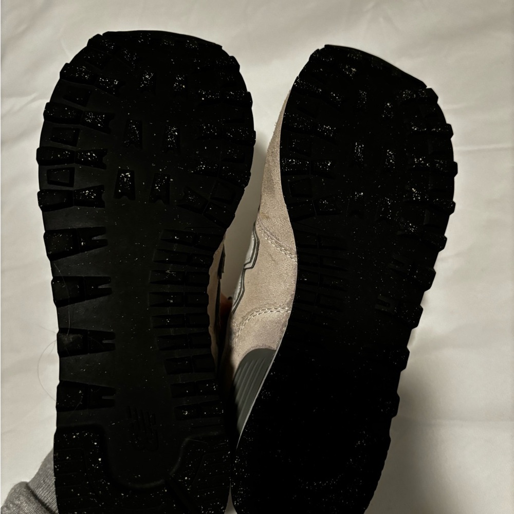 New Balance women’s 6 Gray Sneakers - Picture 7 of 7
